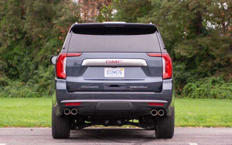 Comparison GMC Yukon Denali 2021 vs Buick Enclave Avenir 2021 SUV Drive